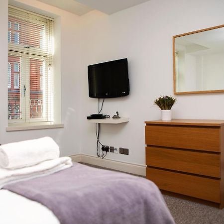 Apt 3, Trafalgar Sq Duplex, 3Rd & 4Th Floor By Indigo Flats Лондон Екстер'єр фото