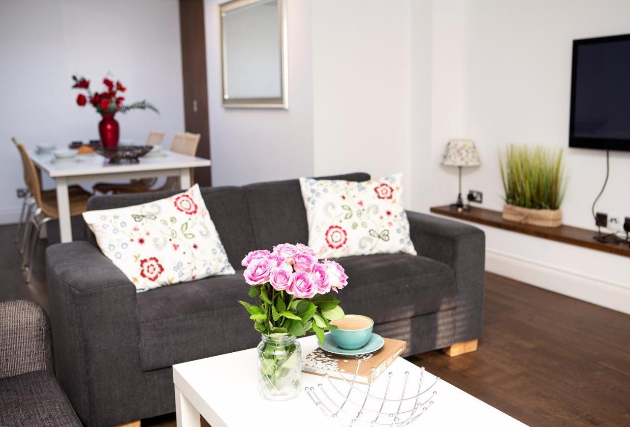 Apt 3, Trafalgar Sq Duplex, 3Rd & 4Th Floor By Indigo Flats Лондон Екстер'єр фото