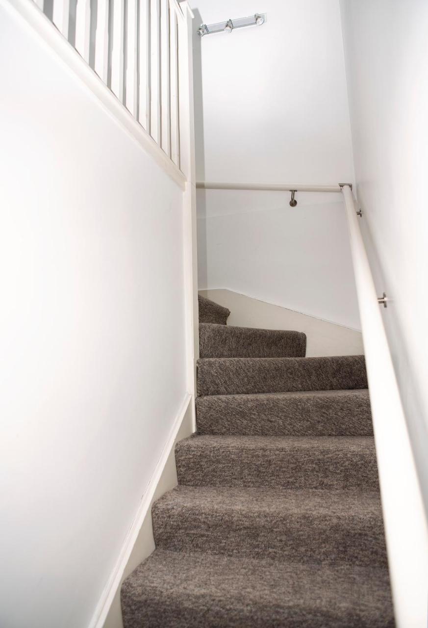 Apt 3, Trafalgar Sq Duplex, 3Rd & 4Th Floor By Indigo Flats Лондон Екстер'єр фото