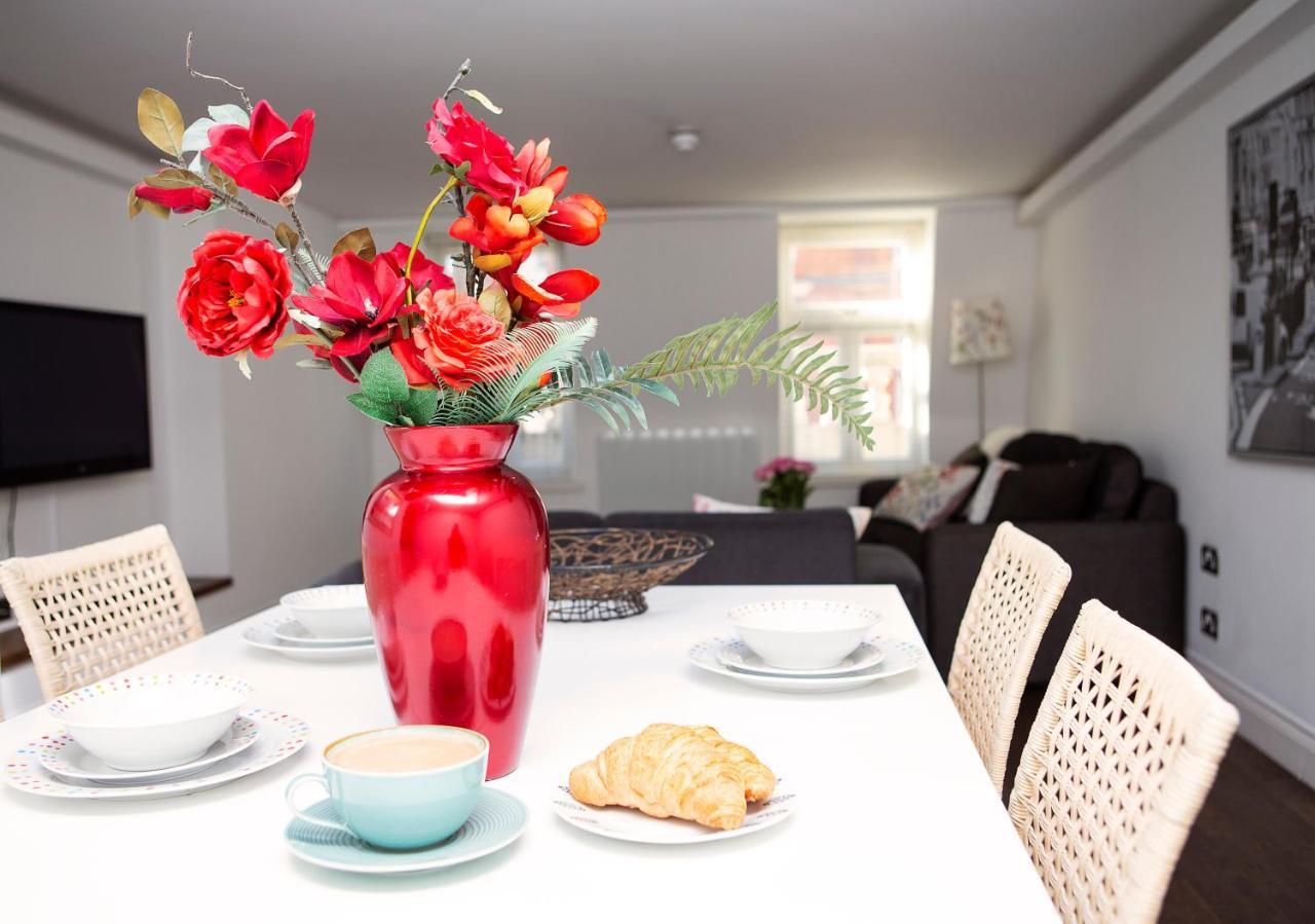 Apt 3, Trafalgar Sq Duplex, 3Rd & 4Th Floor By Indigo Flats Лондон Екстер'єр фото