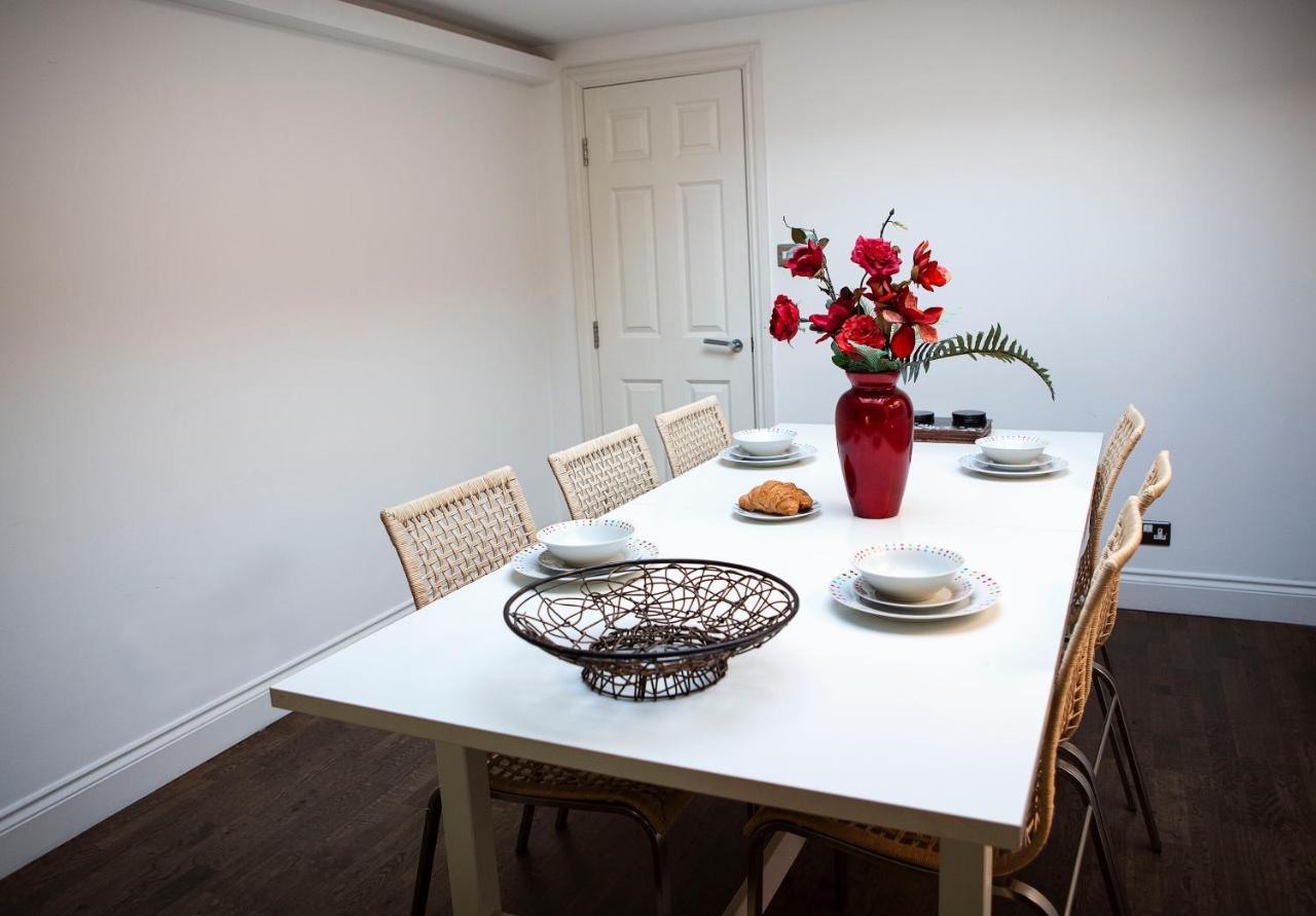 Apt 3, Trafalgar Sq Duplex, 3Rd & 4Th Floor By Indigo Flats Лондон Екстер'єр фото